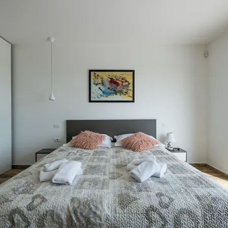 Emma Mit 5 Schlafzimmern Und Beheiztem Pool Holiday home