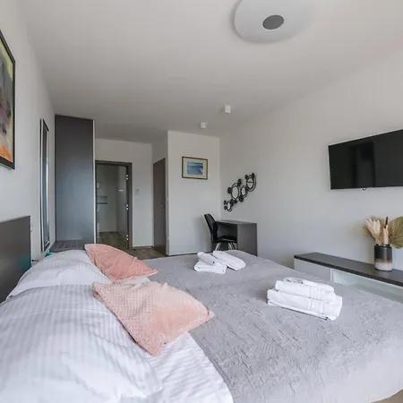 Holiday home Emma Mit 5 Schlafzimmern Und Beheiztem Pool