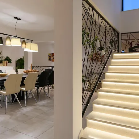 Emma Mit 5 Schlafzimmern Und Beheiztem Pool Holiday home Jursici