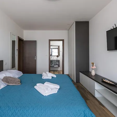 Holiday home Emma Mit 5 Schlafzimmern Und Beheiztem Pool *