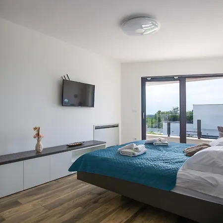 Holiday home Emma Mit 5 Schlafzimmern Und Beheiztem Pool Jursici