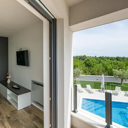 Emma Mit 5 Schlafzimmern Und Beheiztem Pool * Jursici